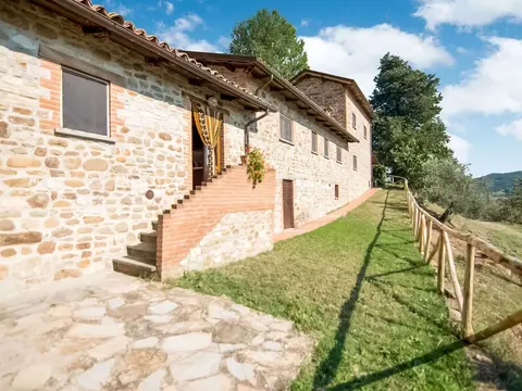 Farmhouse in Monte Santa Maria Tiberina With Garden