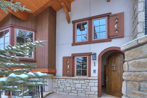 Gorgeous 5 Bedroom Private Chalet in Vail Village by RedAwning