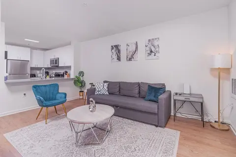 VA - Avalon - Apt 302
