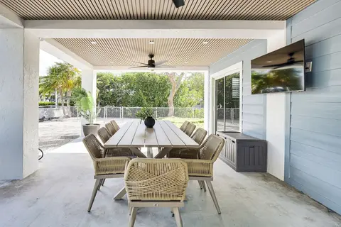 Close to Beach: Canal-front Home in Islamorada