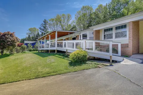 Lakefront Kingsport Home w/ Private Hot Tub!