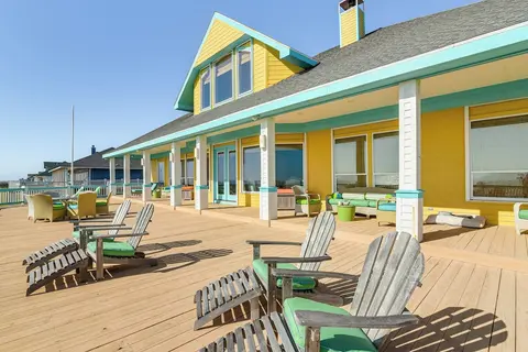 Beachfront Group Getaway on Bolivar Peninsula