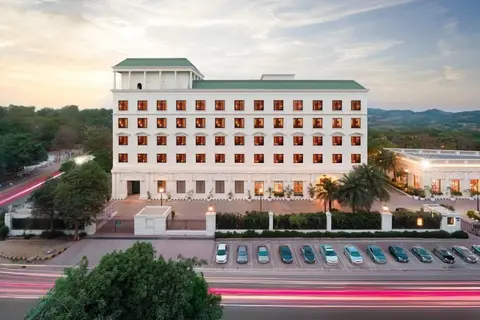 DLF Club 3