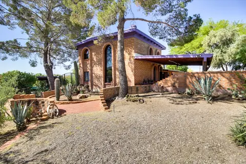 Eclectic Tucson Home 2 Mi to Saguaro National Park