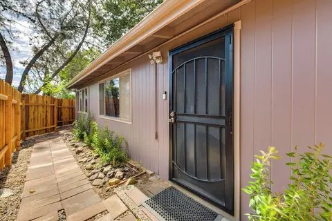 < 1 Mi to Water: Cozy Clearlake Cabin