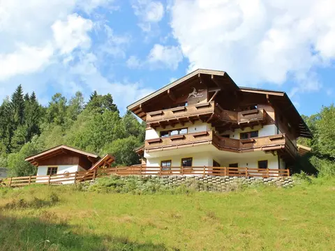 Spacious Chalet near Ski Area in Saalbach-Hinterglemm