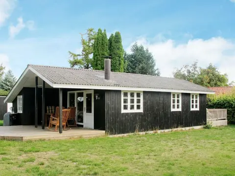 Cozy Holiday Home in Stege near Beach