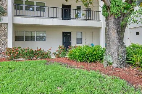 Sunny Sarasota Oasis w/ Private Screened Lanai