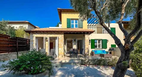 Villa Nefeli - Charming Townhouse in the Heart of Aphrodite Hills Resort