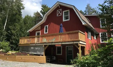 Unique Barn-style 3 Br Private 3 Bedroom Home