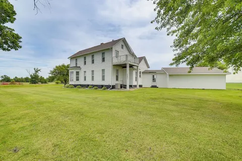 Countryside Biggsville Home w/ Yard, Dogs Welcome!