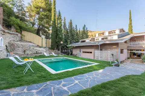 Traditional Cave House With Swimming Pool Near to City Center. Cueva del Cadí
