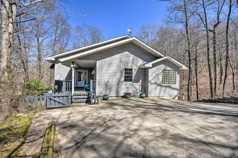 Inviting Sky Valley Home ~ 2 Mi to Mud Creek Falls