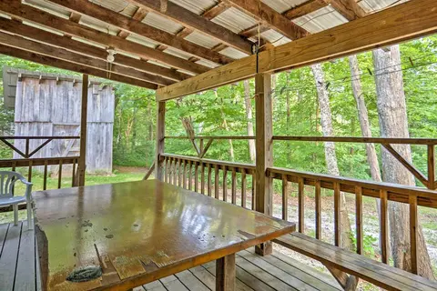 Rustic Taswell Cabin: Grill + Walk to Patoka Lake!