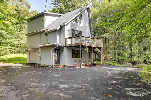Traditional Blakeslee Chalet: Deck & Lake Access!