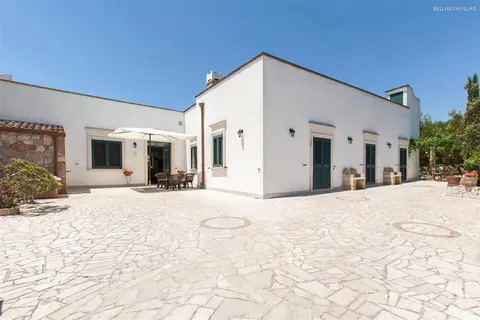 380 Villa Tipica a Pochi km Dalle Spiagge di Torre San Giovanni