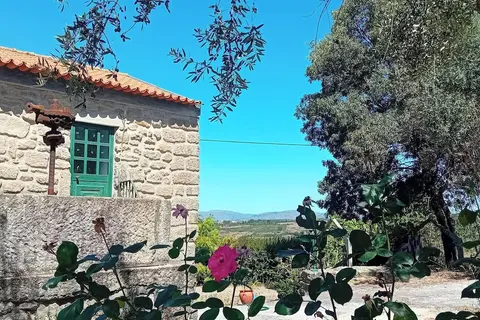 2Br Serra da Estrela Escape-cheese & Wine, Parking