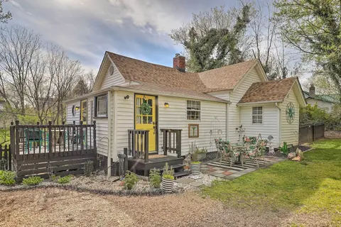 Stylish Woodfin Home w/ Backyard & Fire Pit