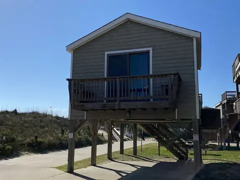 28 Beach Lookout Studio Bedroom Condo by RedAwning