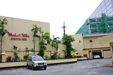 Mahal Kita Drive Inn