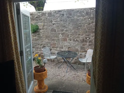 Ground Floor Cornish Retreat and Courtyard Garden