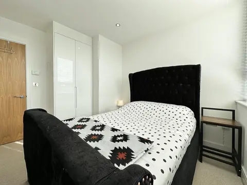 Condo Apartment With Workspace
