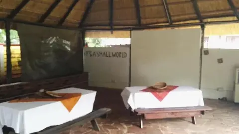 It's a Small World Backpackers Lodge - Hostel