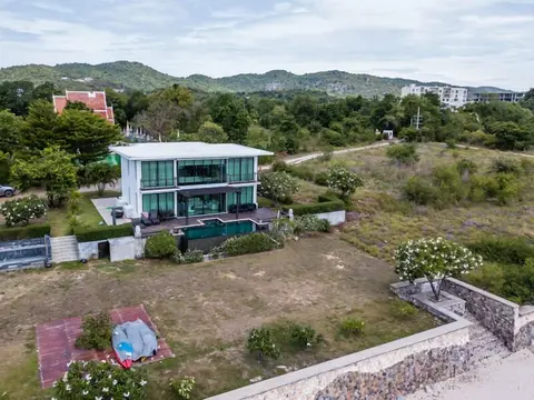 Beach Front 4 Bedroom Pool Villa RV