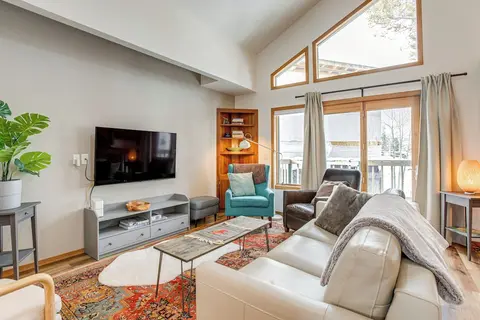 Fraser Townhome: Ski, Hike, Bike!