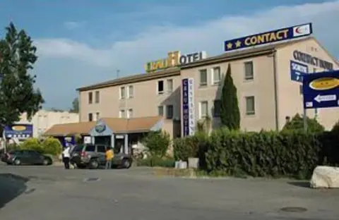 Crau Hotel