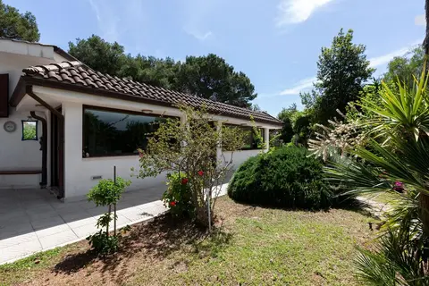 Villa Carmen With Garden And Pool