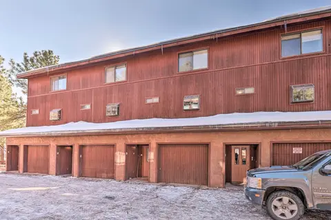 Walk to Lifts: Ski-in/ski-out Angel Fire Condo