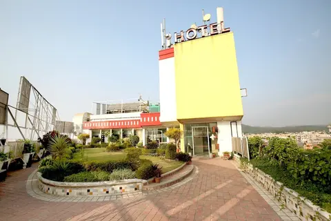 OYO 1496 Hotel Sky 5