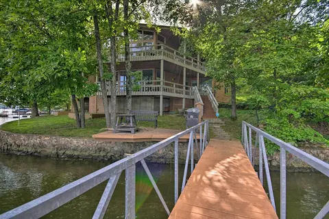 House on Lake of the Ozarks w/ Dock & Pool Table!