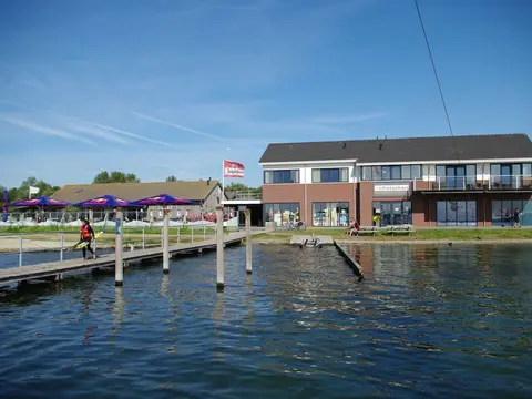 Exclusive Apartment on the Ground Floor Directly Located on the Water