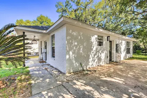 Modern & Chic Gulfport Escape: Walk to Beach!