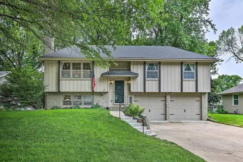 Cozy Omaha Home: Walk to Dining, Pets Welcome