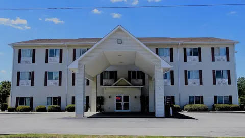 Oak Tree Inn & Suites