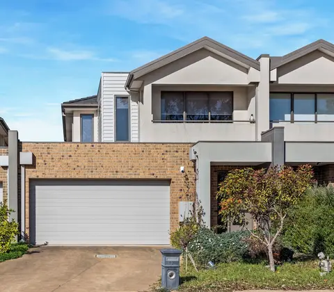 golf pool 2B House in point cook VIC