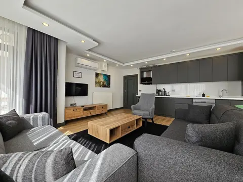 Professionally Maintained Spacious New Suites 2-1
