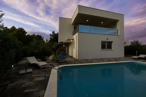 Amazing Pool Villa Nika