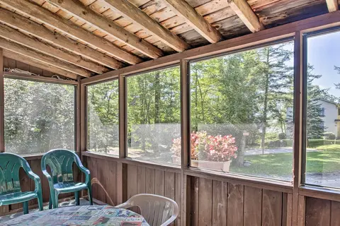 'the Birches' Raymond Getaway w/ Beach & Boat Dock