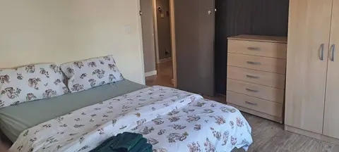 Room-charming Leicester Guest Room With