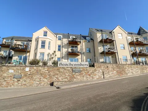 4 Beachcombers Apartments
