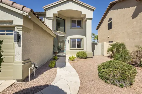 Cozy Sun-kissed Desert Oasis 4 Bedroom Home by RedAwning