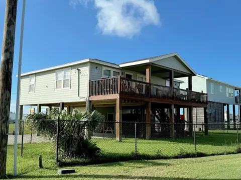 Sea Note 3 Bedroom Home by RedAwning
