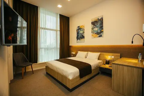 Hotel West