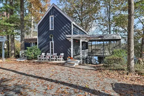 'the Chalet on Sinclair' w/ Private Dock & Kayaks!