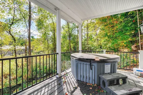Hot Tub & Fire Pit: Suttons Bay Home Near Wineries