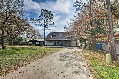Gun Barrel City Home w/ Private Deck & Fire Pit